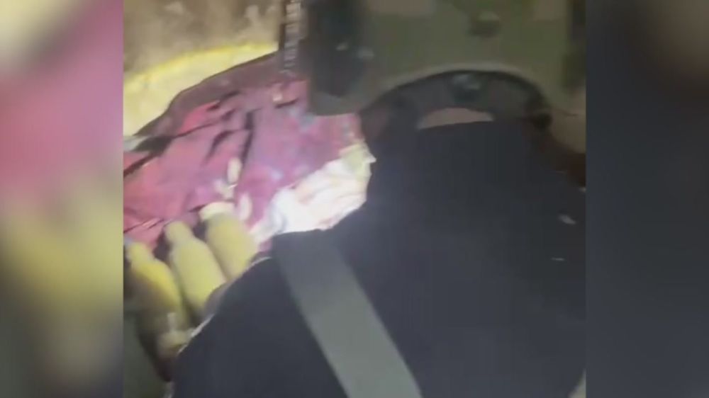 12345Полицейские продолжают выявлять тайники с оружием на освобожденных территориях