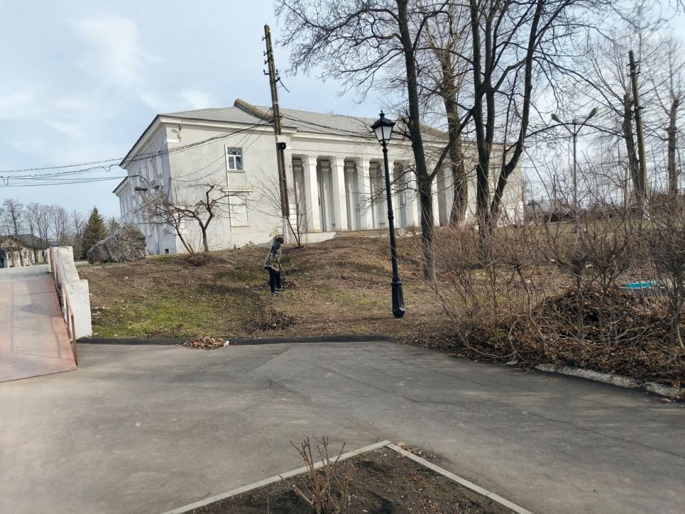 15 марта 2025 года коллектив МБУ "Новотроицкий ДК "Горняк" совместно с "Новотроицкой библиотекой для детей" приняли участие в районном субботнике