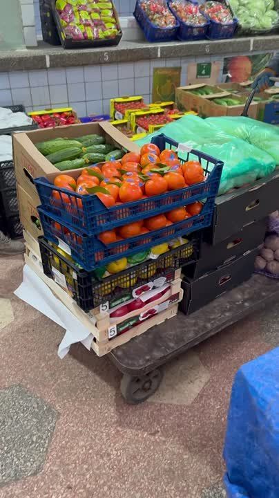 Угледар. Буквально несколько месяцев назад здесь были ВСУ, а ещё вчера кружили десятки FPV-дронов, высматривая «добычу». До сих пор слышны раскаты взрывов где-то неподалёку, ведь фронт совсем близко