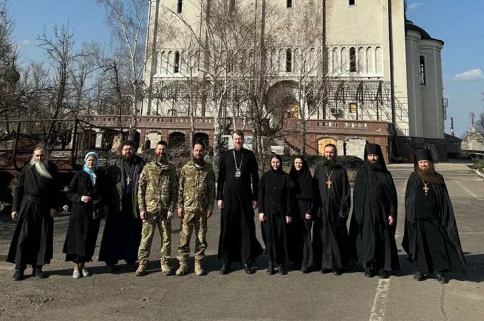 Спасенные от ВСУ иконы доставили в Николо-Василевский монастырь