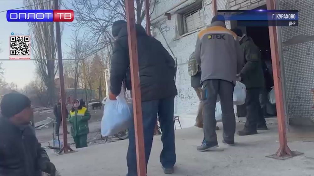 Помощь прибыла. Народный фронт доставил гуманитарный груз военным и мирным жителям Курахово. Волонтеры посетили наших защитников и на линии фронта. Бойцам передали более двухсот беспилотников