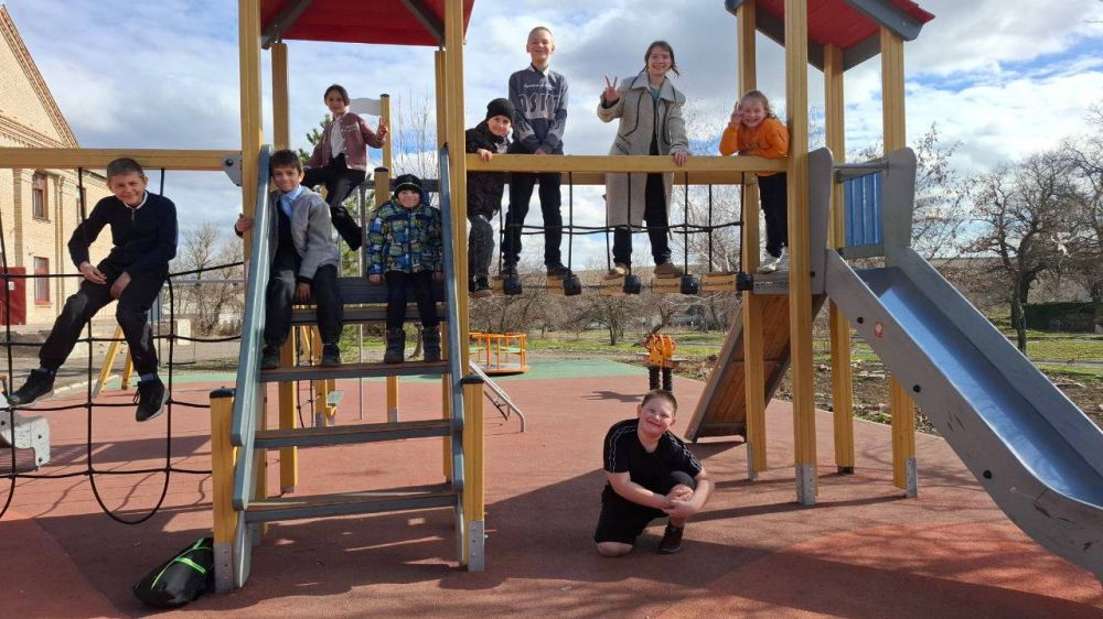 Староласпинский Дом Культуры провел подвижные игры на улице под названием «Наши вечные друзья и помощники»