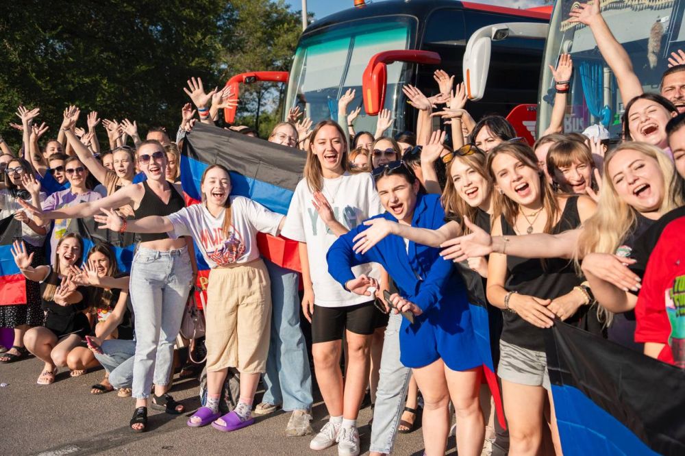 Новость — огонь. 10 000 молодых людей из Донбасса и Новороссии, а также Белгородской, Брянской и Курской областей отправятся в путешествие мечты в новом сезоне проекта «Новые горизонты» программы Росмолодёжи «Больше, чем...