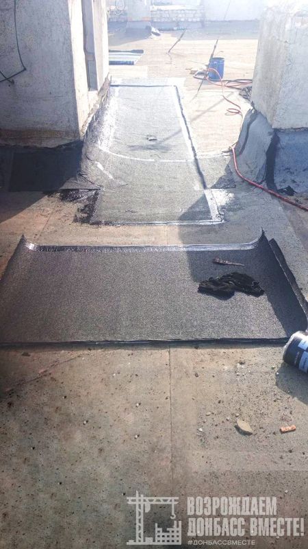 Игорь Лызов: Аварийно-восстановительные работы кровель производят в Амвросиевке специалисты из ЕАО