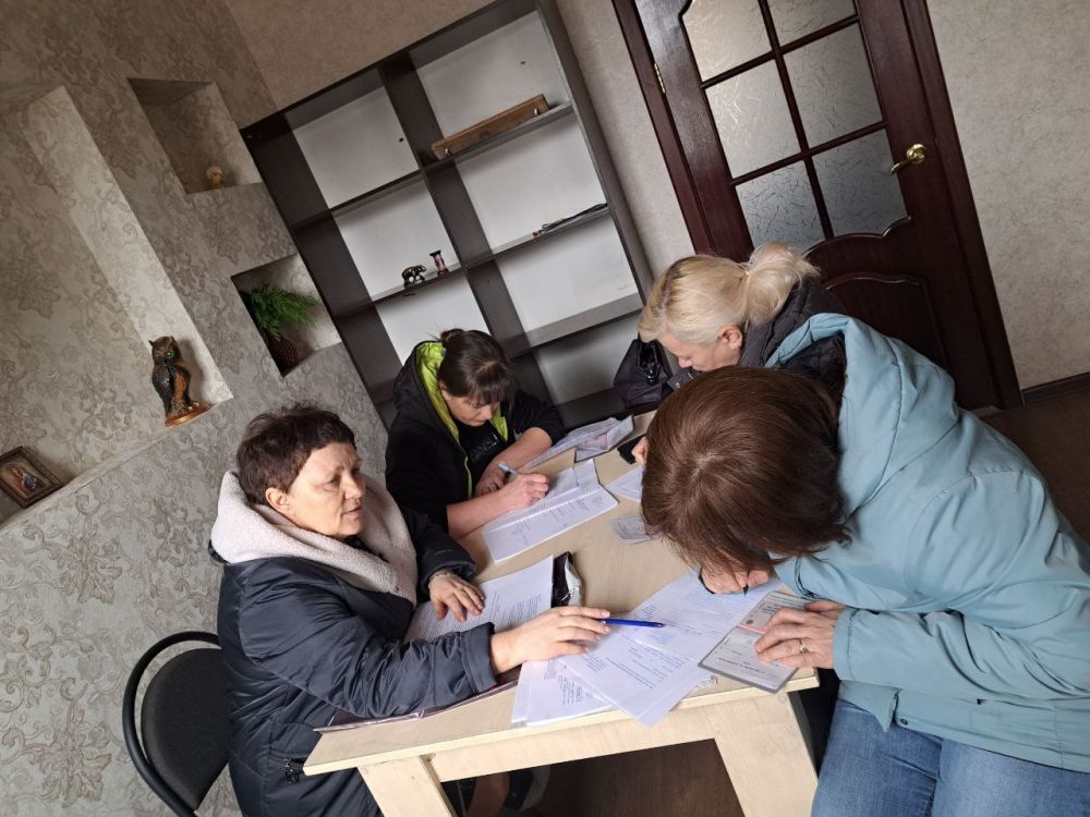 Руководство Минтруда ДНР провели встречу с жителями Горняка