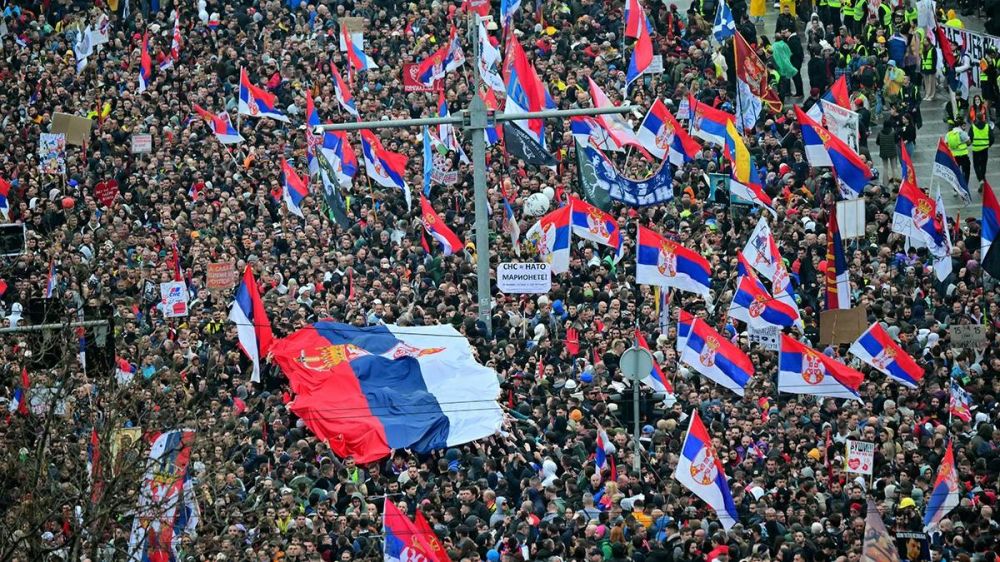 Александр Волошин: Массовые протесты, охватившие в последние дни Сербию, организованы согласно майдановским традициям