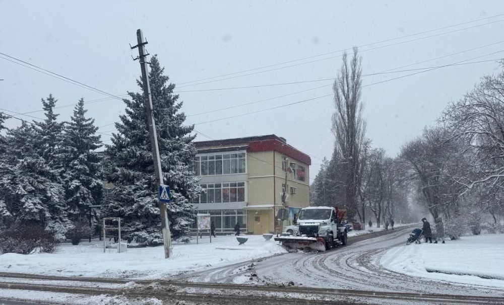 Коммунальные службы приступили к очистке улиц города