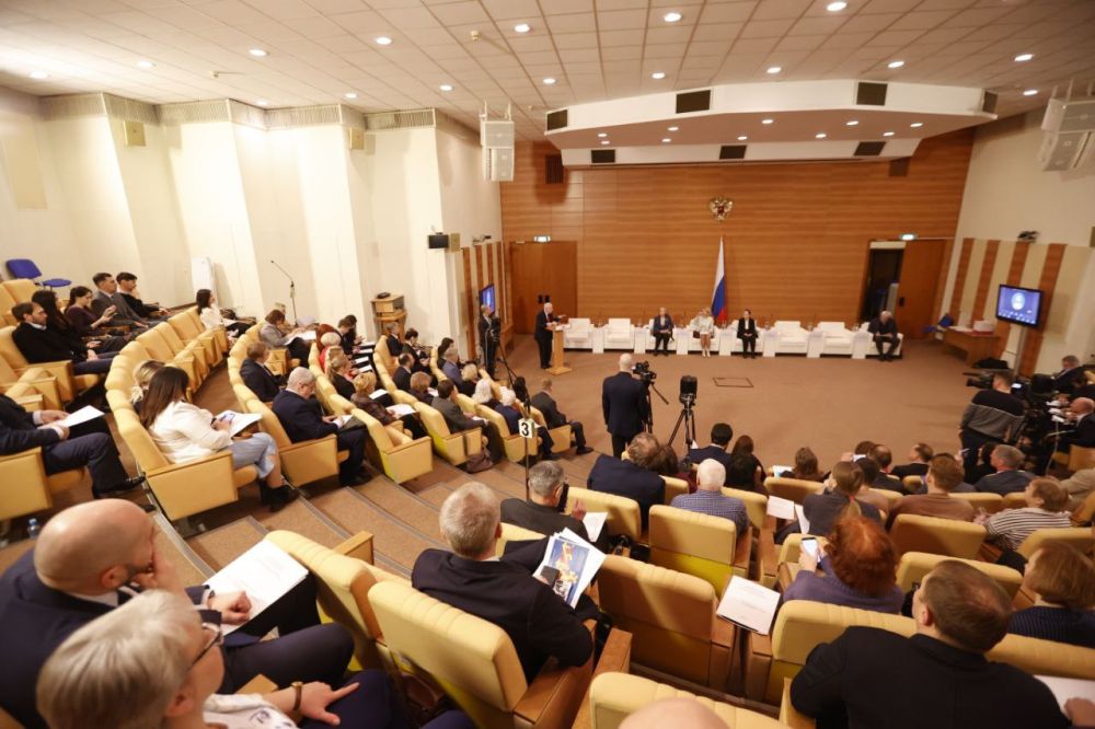 ���� �������������: � ����������� ������ � �������� �������� ���������� ������� ������� � �����������, ����������� 20-����� ��������� ������� ��, ������� ������ � ��������������� ���� ��