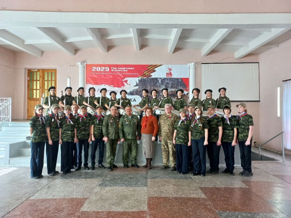 Дмитрий Огилец: Сегодня члены Макеевской городской организации "Российский союз ветеранов Афганистана и специальных военных операций" по приглашению педагогов и учащихся посетили лицей#1 "Лидер" г.Макеевки