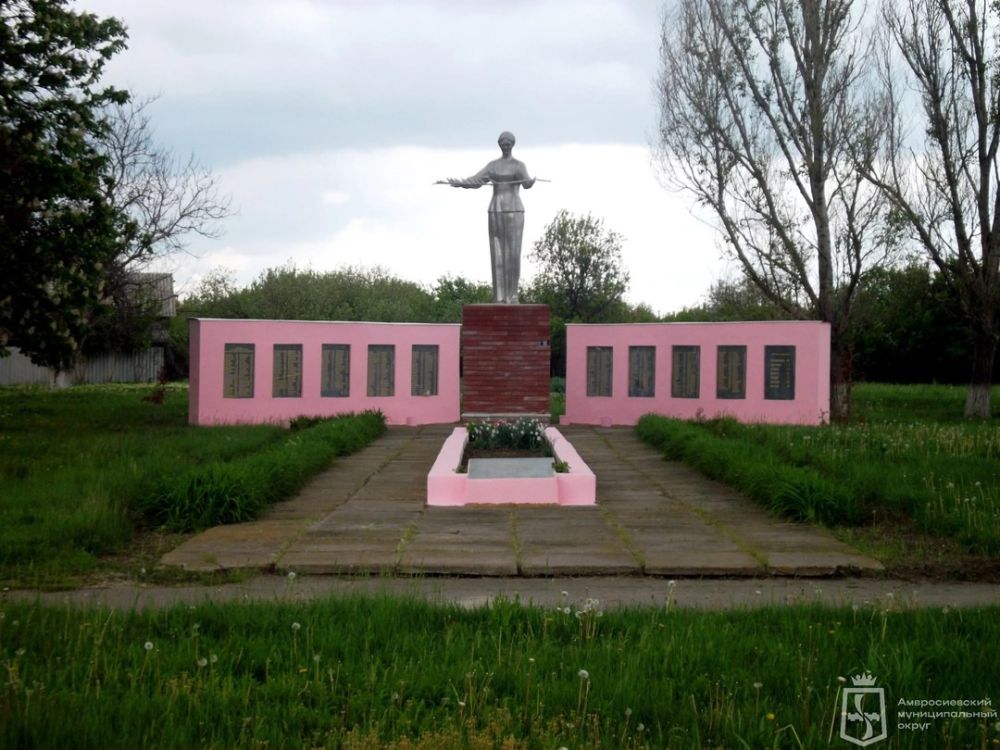 Игорь Лызов: Сегодня в рубрике «Памятники Великой Отечественной войны» рассказываем о Братской могиле воинам Великой Отечественной войны, расположенной в селе Белояровка