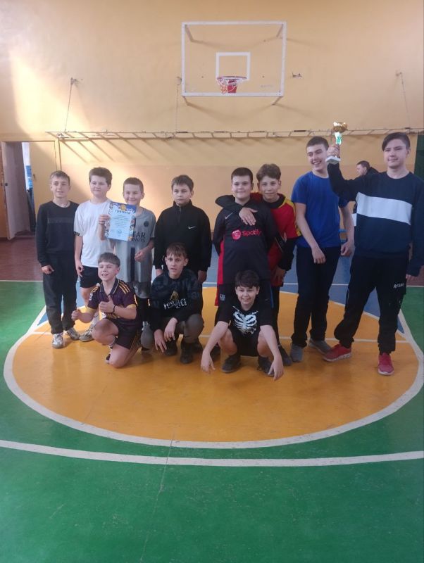 В Ждановке прошло городское соревнование по пионерболу