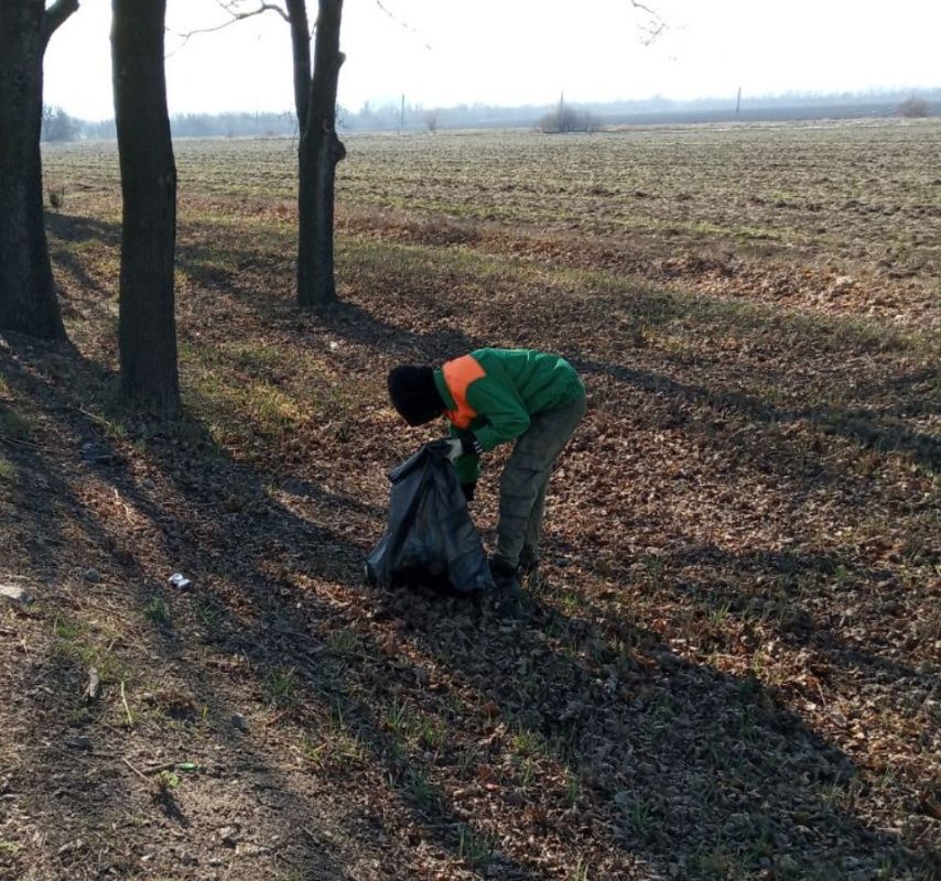 Силами коммунальных предприятий были проделаны работы по наведению чистоты и порядка на территории г. Моспино: