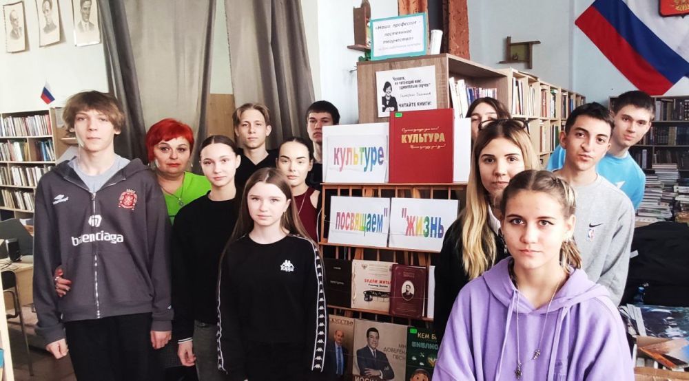 В ждановской библиотеке для взрослых прошло мероприятие «Наша профессия – творчество»