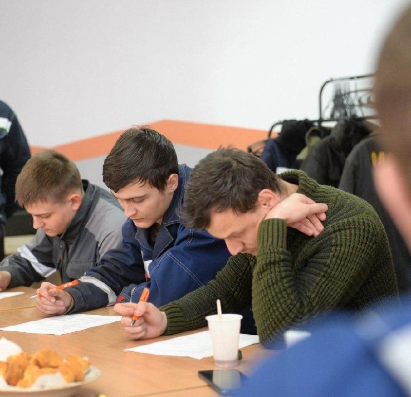 Дирекция по персоналу ЕМЗ организовала встречу с молодыми специалистами, проходящими производственную практику на предприятии