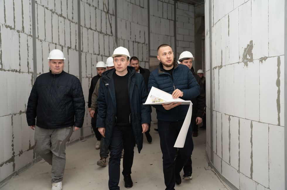 Руководитель Росмолодёжи посетил в Донецке стройку молодежного центра