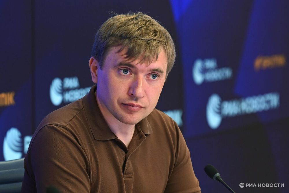 Глава Росмолодежи посетил стройку молодежного центра в Донецке