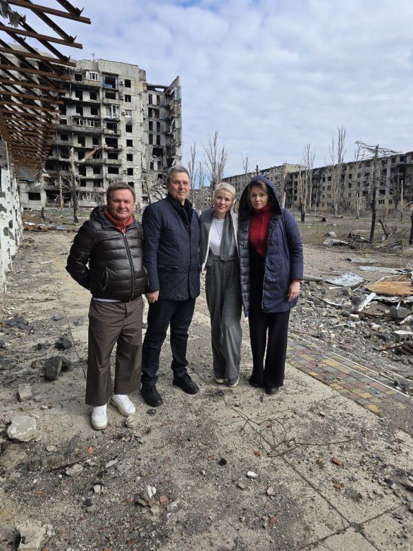 Михаил Желтяков: Вместе с делегацией, состоящей из представителей киноиндустрии посетил с. Никольское и г. Угледар