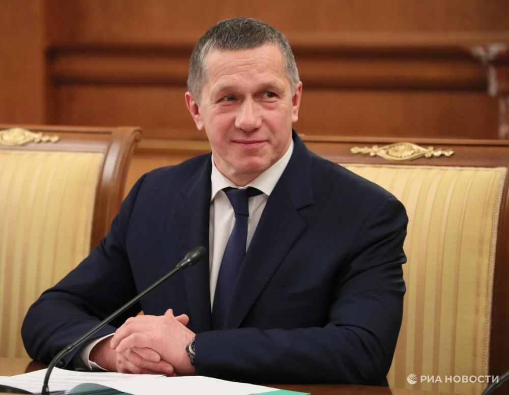 ДФО будет помогать восстановить экономику ДНР, заявил Трутнев