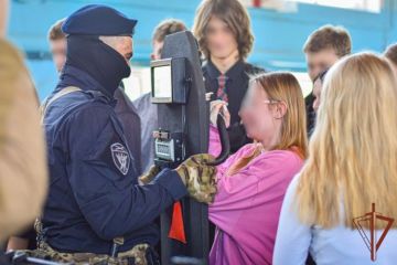 Офицеры спецназа Росгвардии приняли участие в патриотическом форуме в ДНР