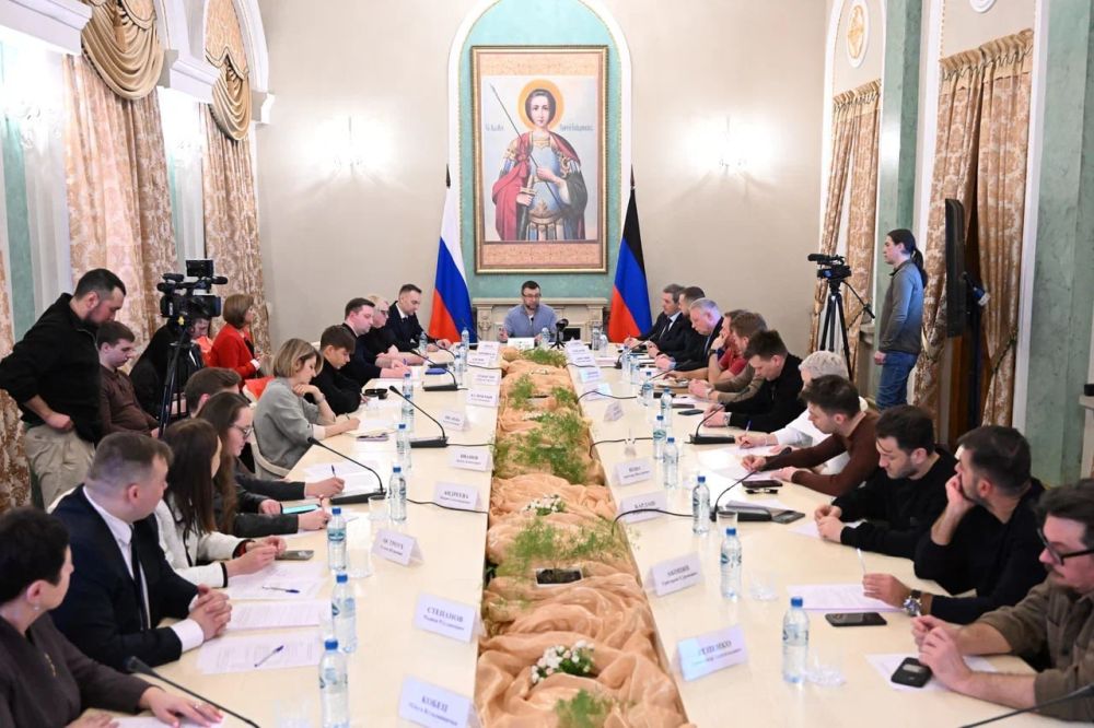 Кирилл Макаров: Принял участие в стратегической сессии с Денисом Владимировичем, Фондом кино, кинематографистами и деятелями культуры