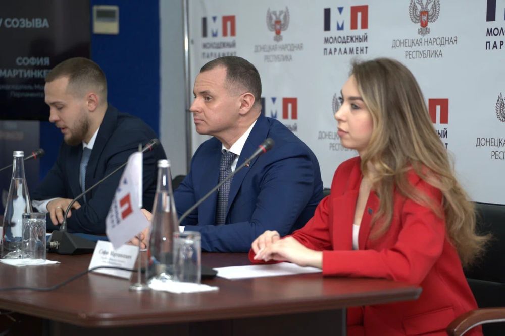 Сергей Прокопенко обсудил планы работы четвертого созыва Молодежного Парламента ДНР
