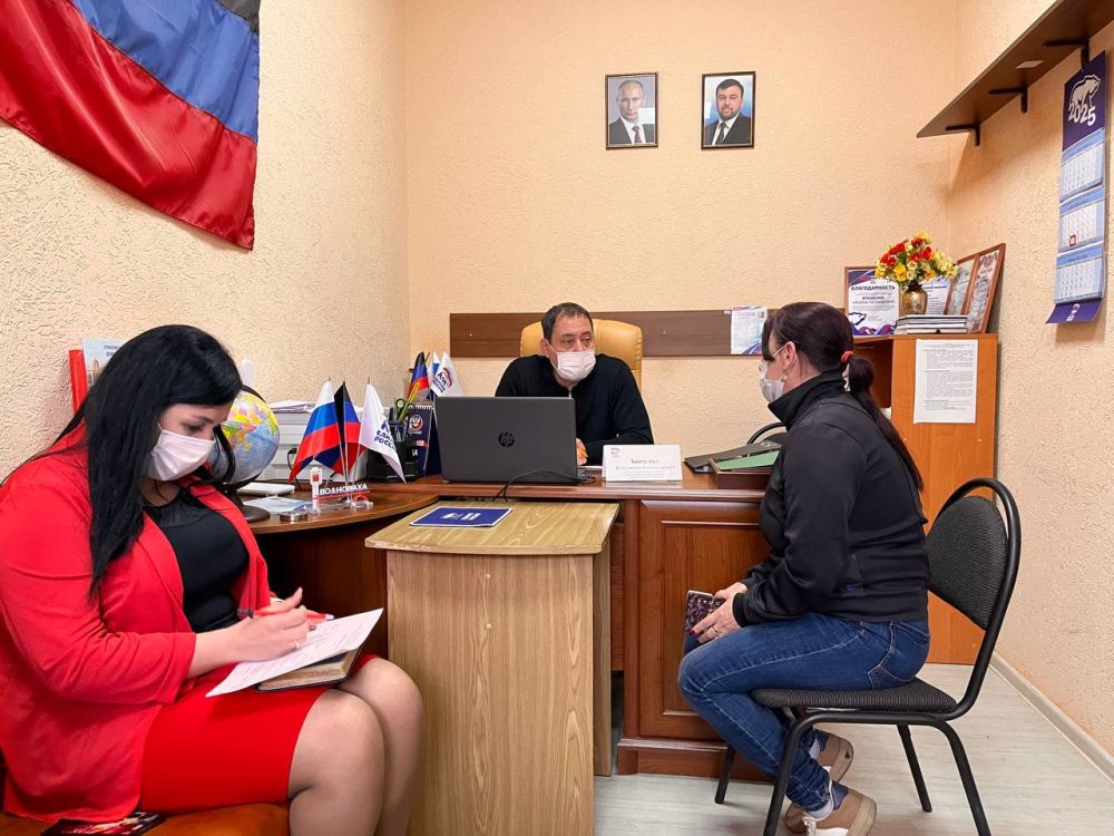 Константин Зинченко: Внимание к каждому жителю. Провел прием граждан в Волновахском отделении общественной приемной Единой России вместе с представителями профильных управлений и отделов администрации