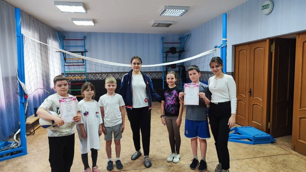 В школе Ждановки прошли соревнования по пионерболу