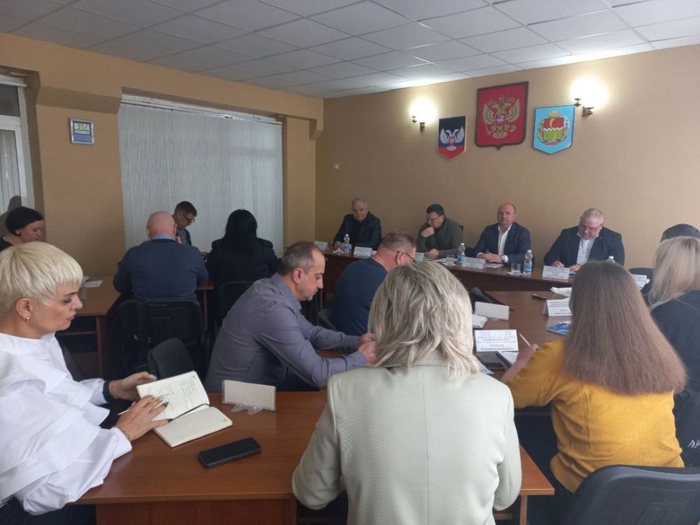 В администрации Амвросиевского муниципального округа прошло заседание комитета Народного Совета по развитию предпринимательства, инвестициям и экономической политике