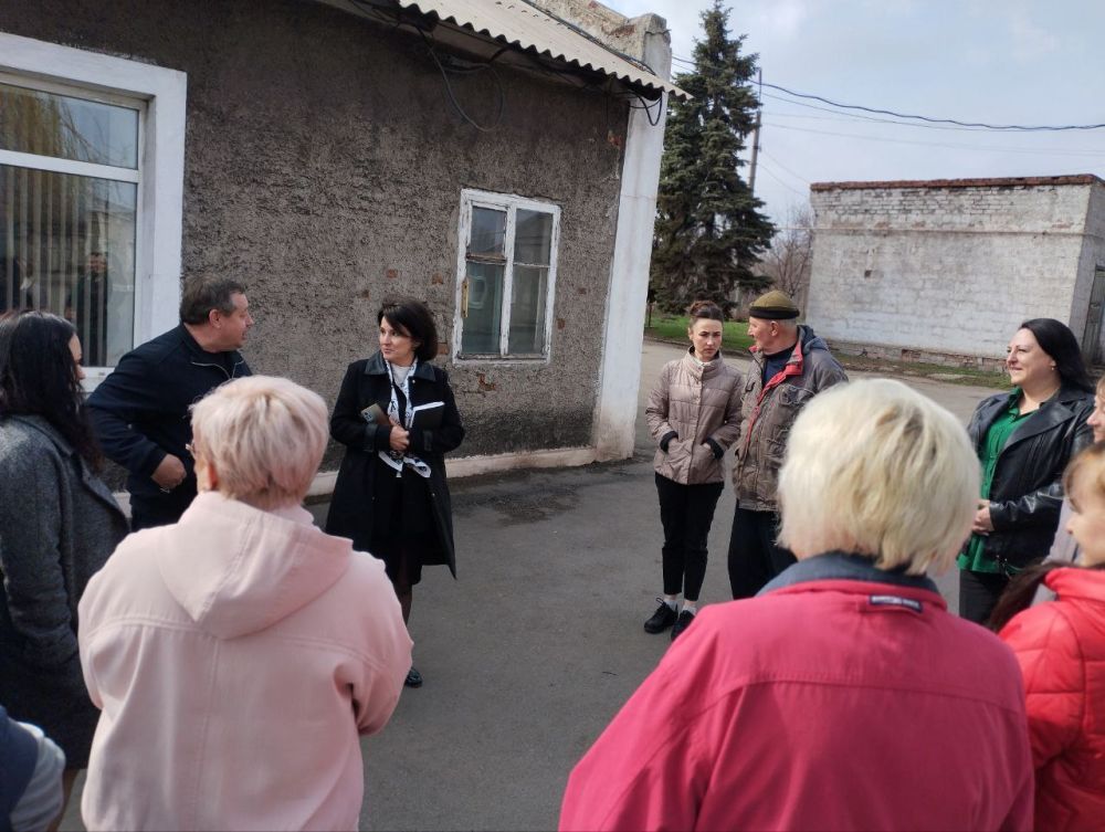 Игорь Мартынов: Встречи с населением. 27 марта управляющий делами администрации муниципального образования городского округа Енакиево Людмила Стасенко провела встречи с населением по адресам: г. Енакиево, ул. Первомайская...