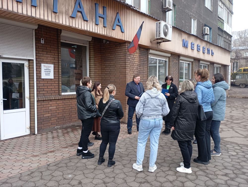 Игорь Мартынов: Встречи с населением. 27 марта заместитель главы администрации городского округа Енакиево Игорь Витрук провел выездные встречи с населением на подведомственной территории по адресам: г. Енакиево, ул....