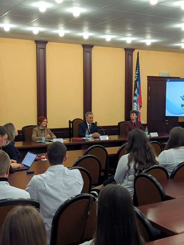 26 марта 2025 г. руководитель Управления Роспотребнадзора по Донецкой Народной Республике Ананьева Наталья Евгеньевна приняла участие в информационной встрече со студентами 6 курса медико-профилактического факультета ФГБОУ...