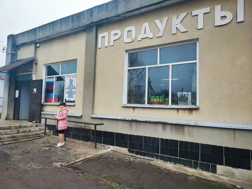 В городе Моспино прошел плановый рейд Народного контроля по соблюдению правил торговли и санитарных норм