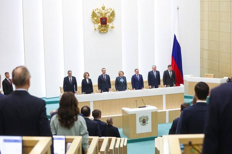 Александр Волошин: Сегодня в Совете Федерации под председательством Валентины Ивановны Матвиенко прошло очередное пленарное заседание, на котором были рассмотрены важнейшие вопросы государственной значимости