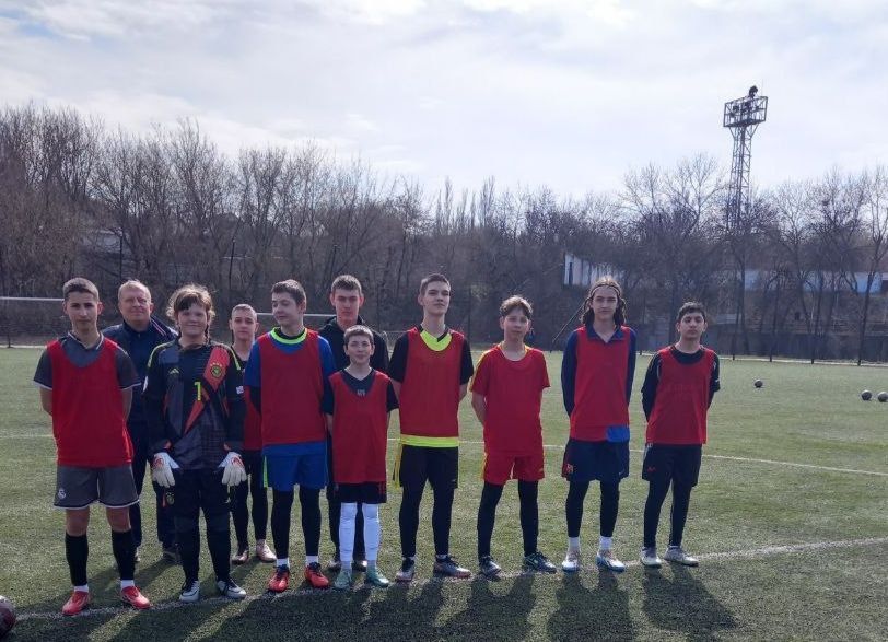Ждановские футболисты поучаствовали в товарищеском матче по футболу