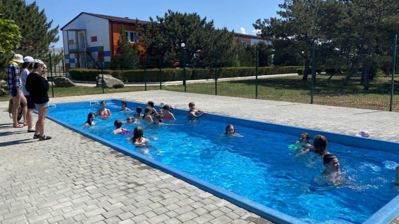 Благодаря Магаданской области дети Ждановки проведут летние каникулы в Крыму