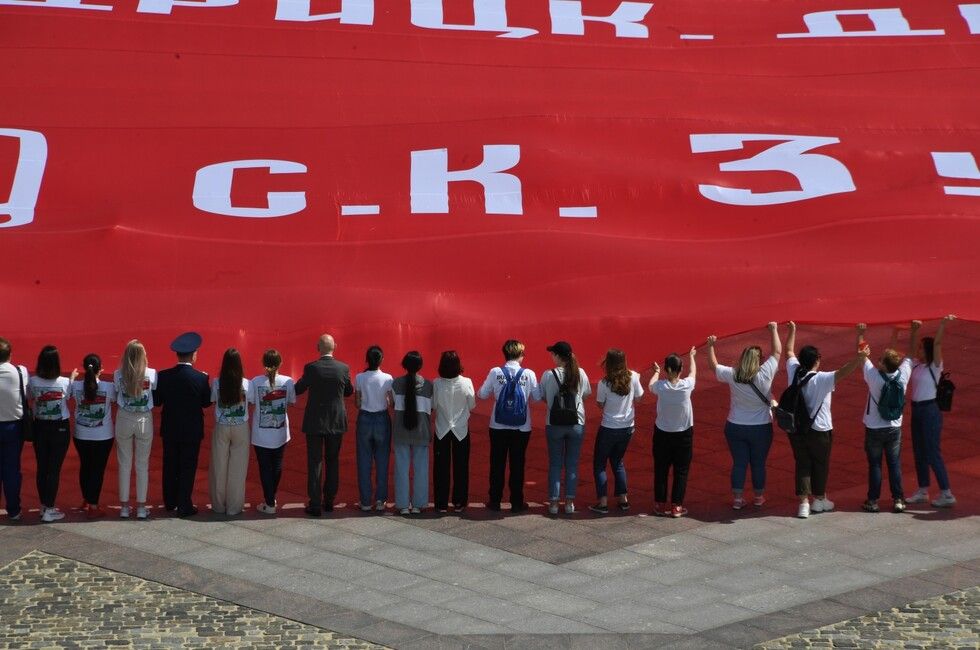 Молодежь ДНР развернет самое большое в мире Знамя Победы