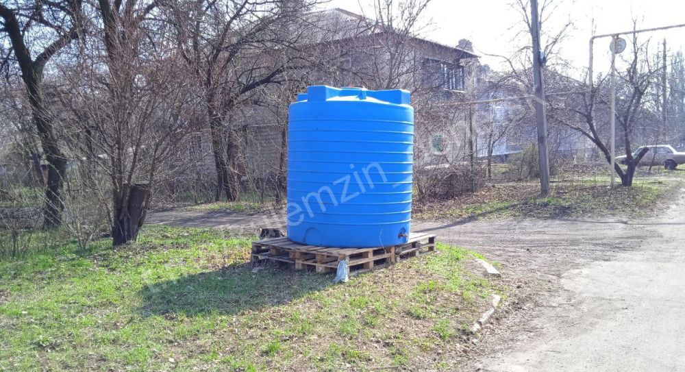 Алексей Кулемзин: В связи с перебоями в графике водоснабжения продолжается установка пластиковых ёмкостей для раздачи воды жителям города
