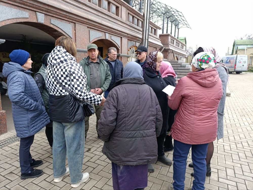 Глава Волновахского муниципального округа, Константин Зинченко встретился с жителями села Никольское на территории Свято-Успенского Николо-Васильевского монастыря