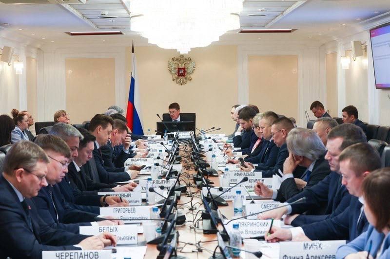 Александр Волошин: #Работа_в_СФ. Сегодня в Совете Федерации прошло очередное расширенное заседание Комитета по федеративному устройству, региональной политике, местному самоуправлению и делам Севера под председательством...