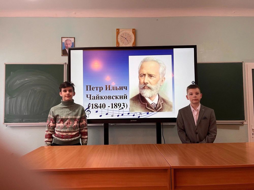 В школах Ждановки прошли занятия «Служение творчеством. Зачем людям искусство?»