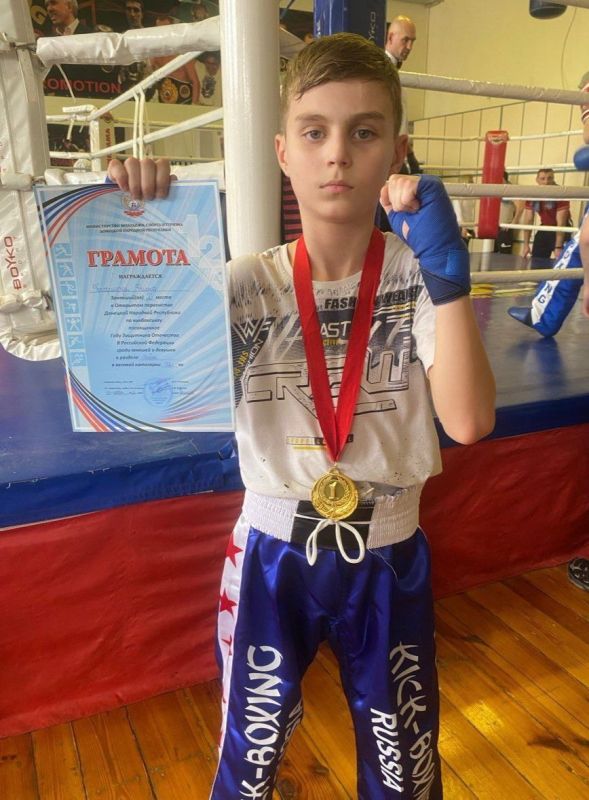 Золотая победа на первенстве ДНР по кикбоксингу!