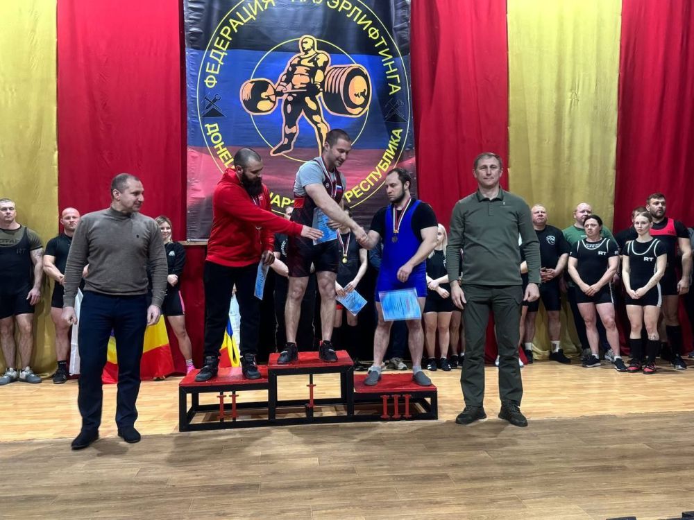 В Ждановке прошел Открытый чемпионат и Первенство ДНР по пауэрлифтингу