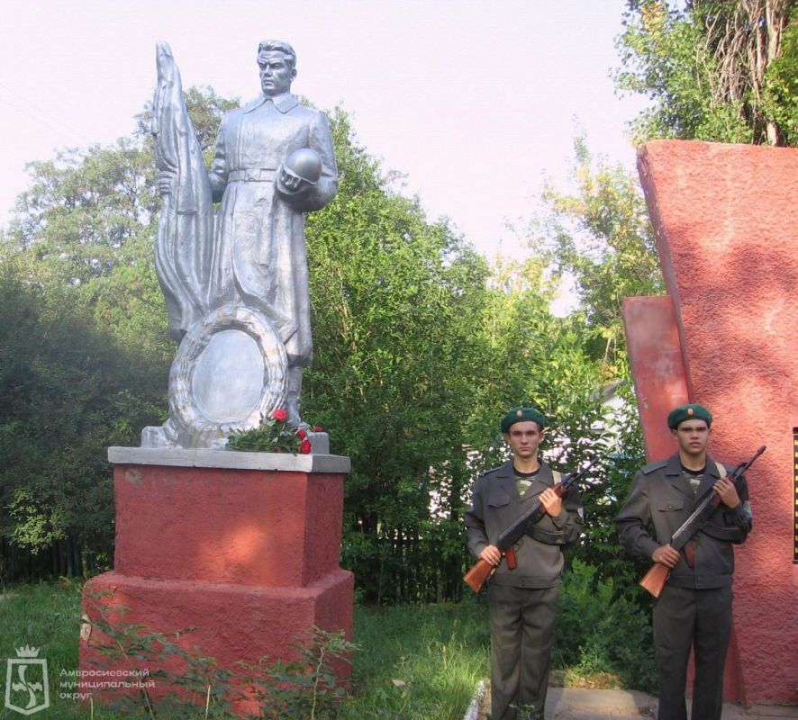 Игорь Лызов: Сегодня в рубрике «Памятники Великой Отечественной войны» рассказываем о Братской могиле советских воинов, военнопленных и памятнике односельчанам с. Благодатное