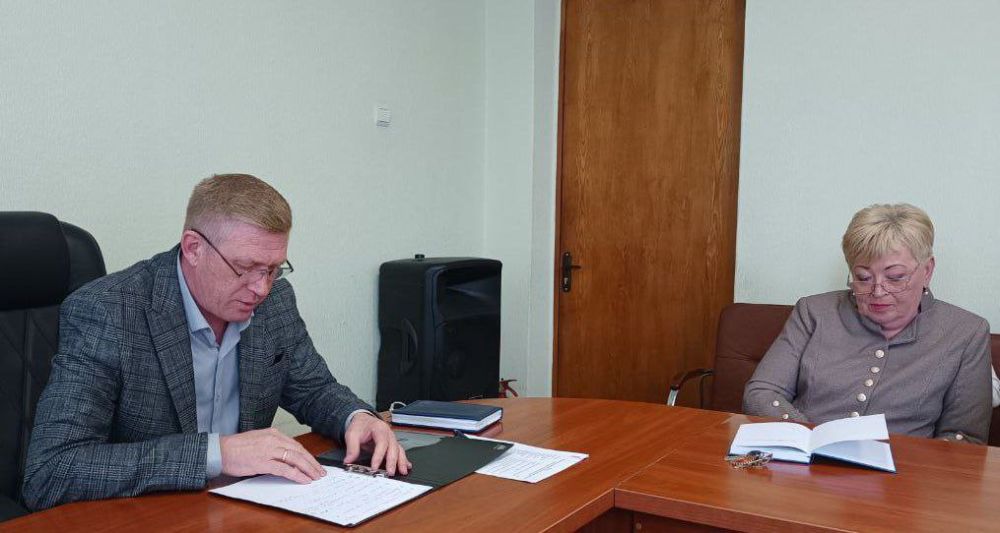 Сергей Юзвинкевич: Сегодня провёл расширенное аппаратное совещание с начальниками отделов и структурных подразделений Администрации Володарского МО, руководителями предприятий, территориальных подразделений министерств и...