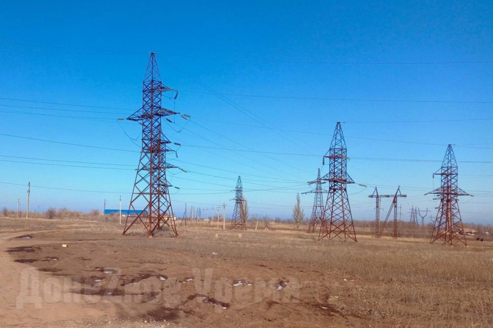 Первую ЛЭП уже восстанавливают: в Курахово и Селидово возобновят электроснабжение