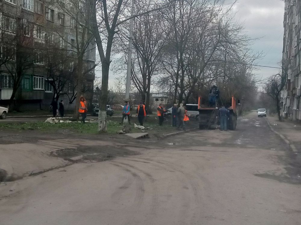 Мгновенный ответ!. Глава муниципального образования городского округа Макеевка Владислав Ключаров в своём телеграм-канале предоставил Главе Республики Денису Пушилину отчет о проведенной уборке веток, оставшихся после...