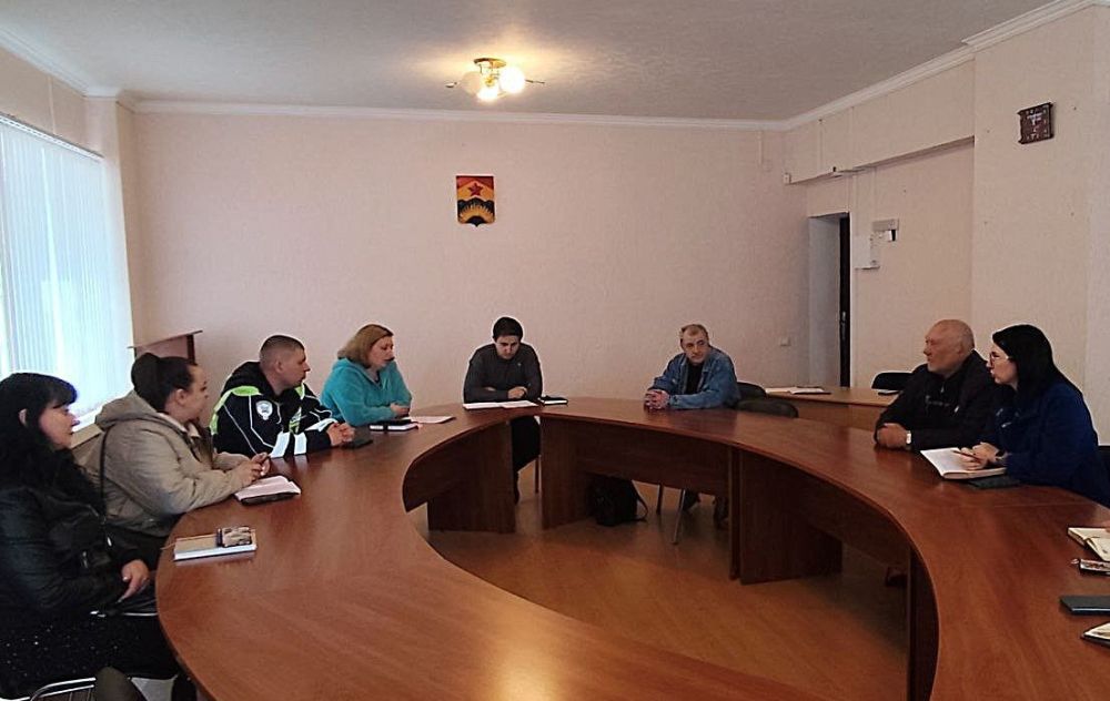 В Ждановке представители органов местной власти обсудили текущие вопросы жизнедеятельности города