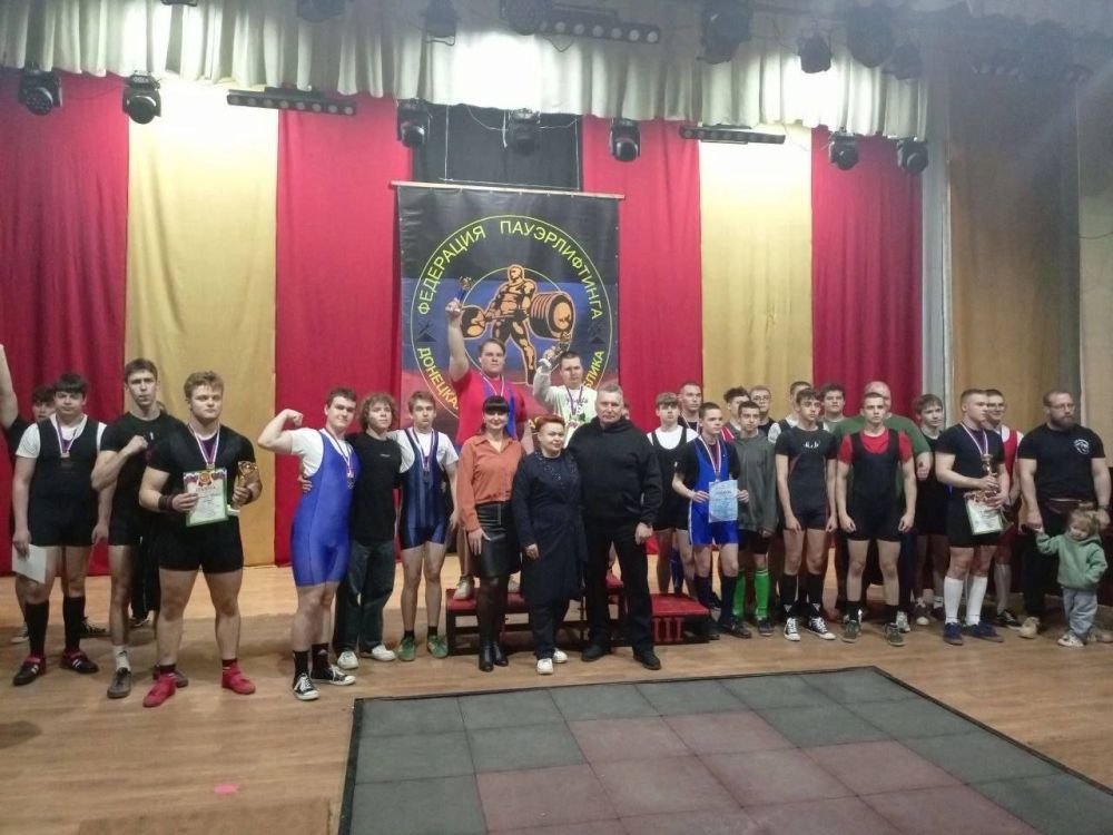 С 29 по 30 марта в городском Центре культуры и досуга города Ждановка проходил Открытый чемпионат и Первенство ДНР по пауэрлифтингу (жим классический) среди юношей и девушек, мужчин и женщин, организованный региональным...