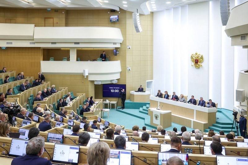 В Совете Федерации прошло очередное пленарное заседание, в ходе которого принят ряд важных законодательных инициатив