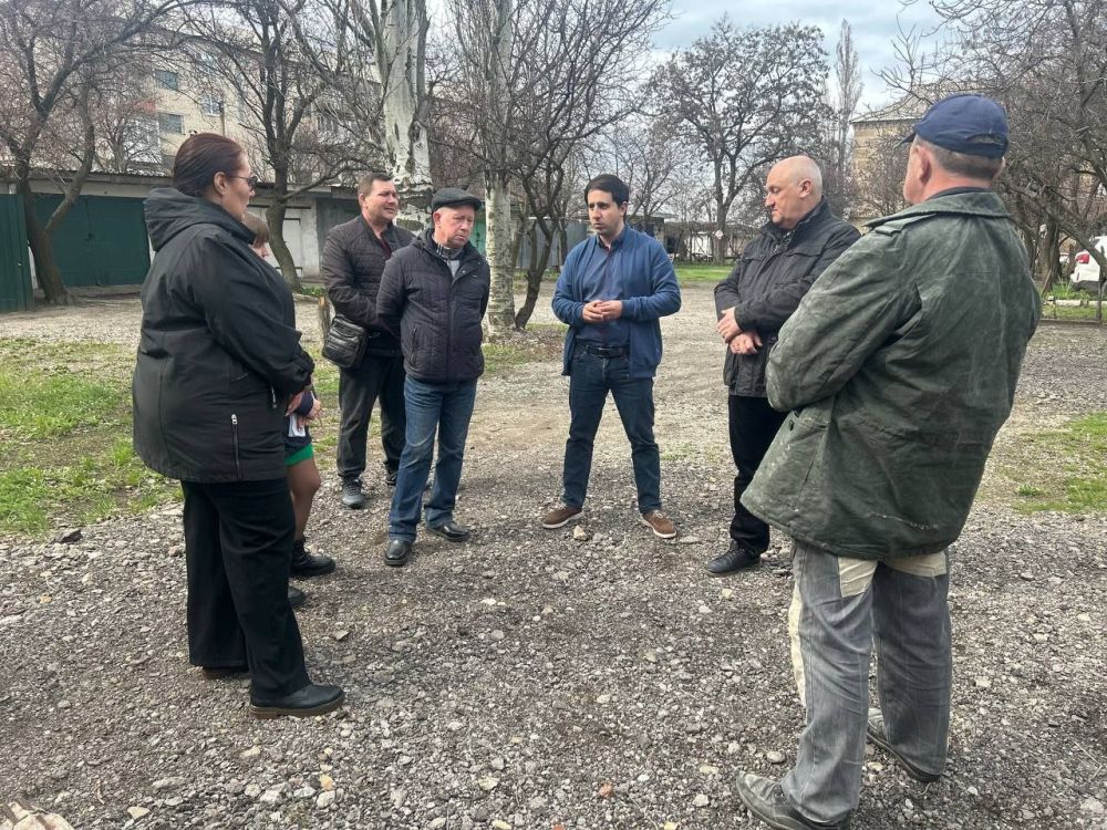 Заместитель главы Администрации округа ответил на вопросы жителей Ждановки